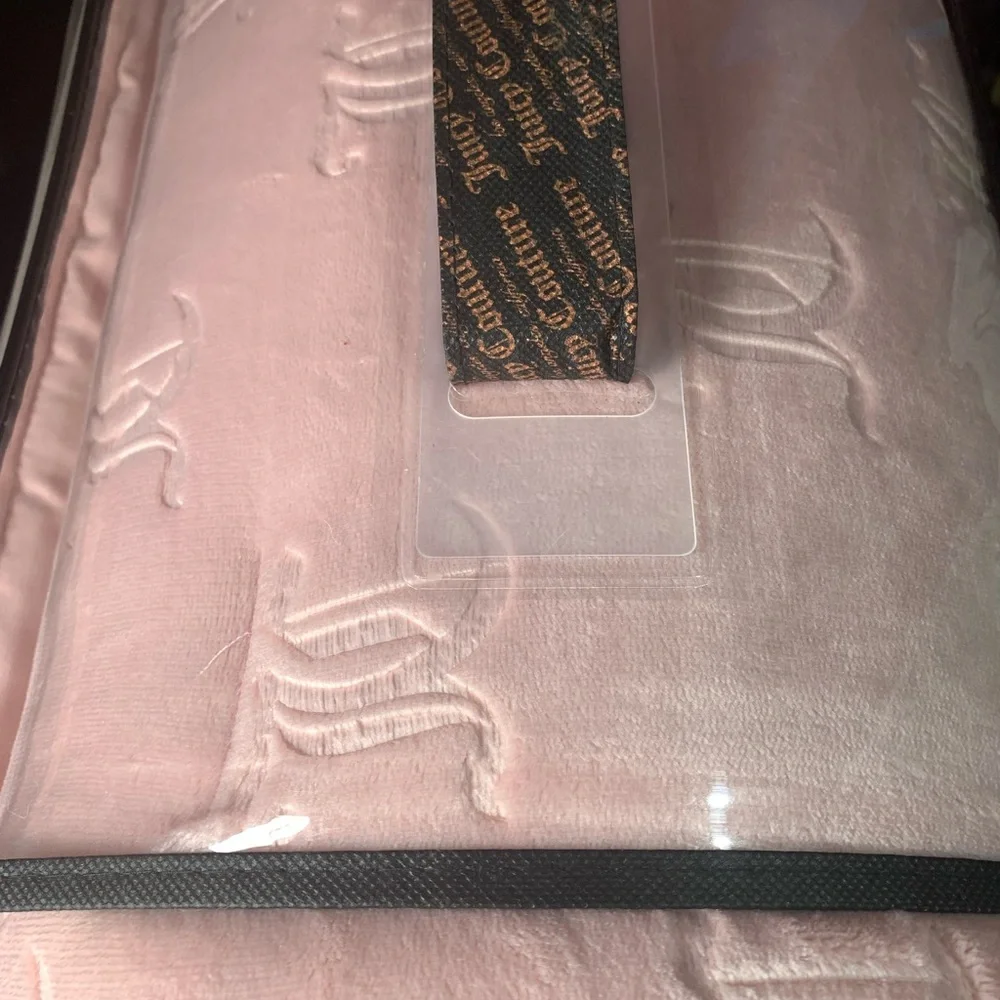 Juicy Couture Pink Comforter Set king pink Logos